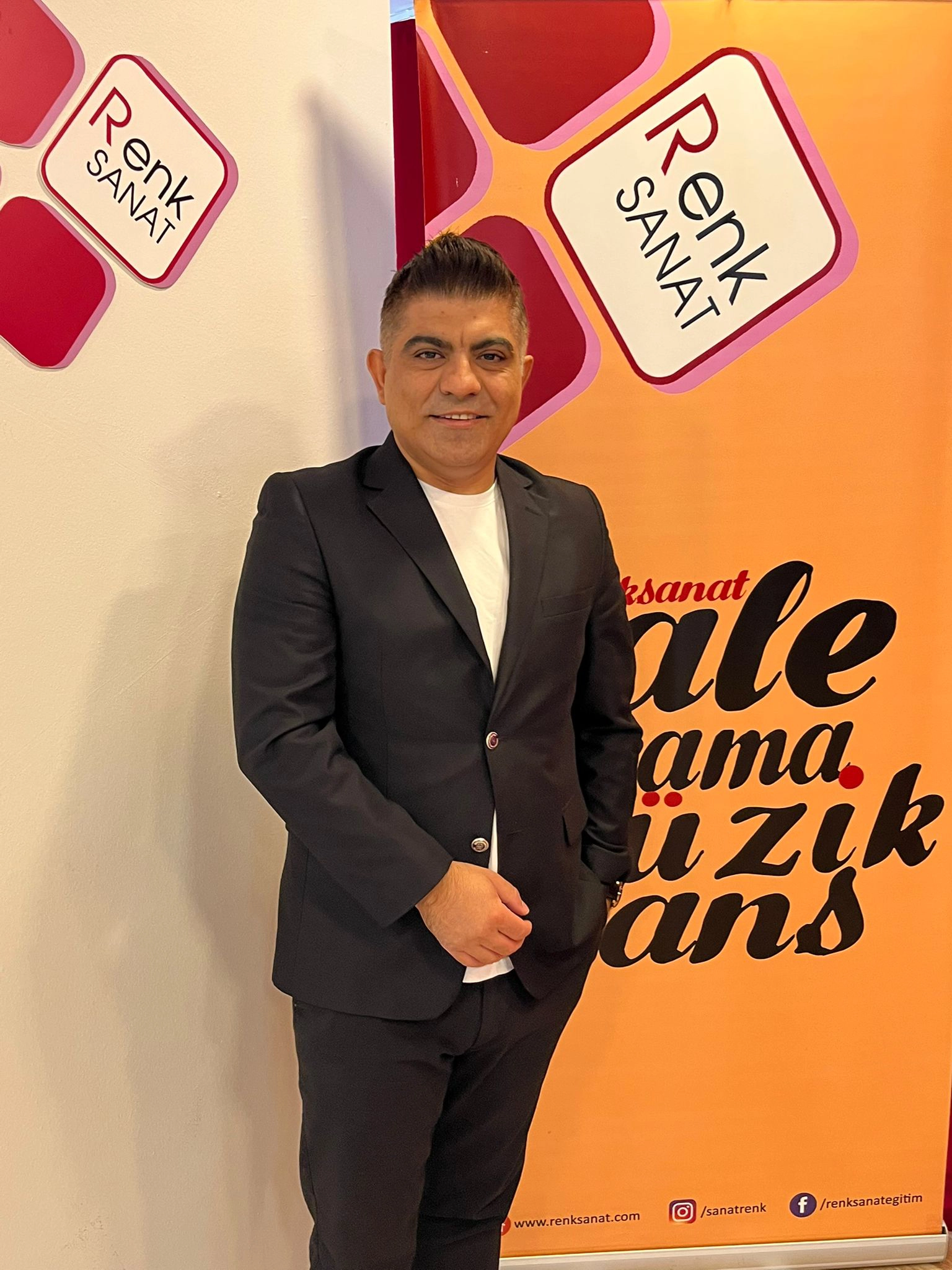 Renk Sanat Akademi kurucusu Erkan ARDIBATAN